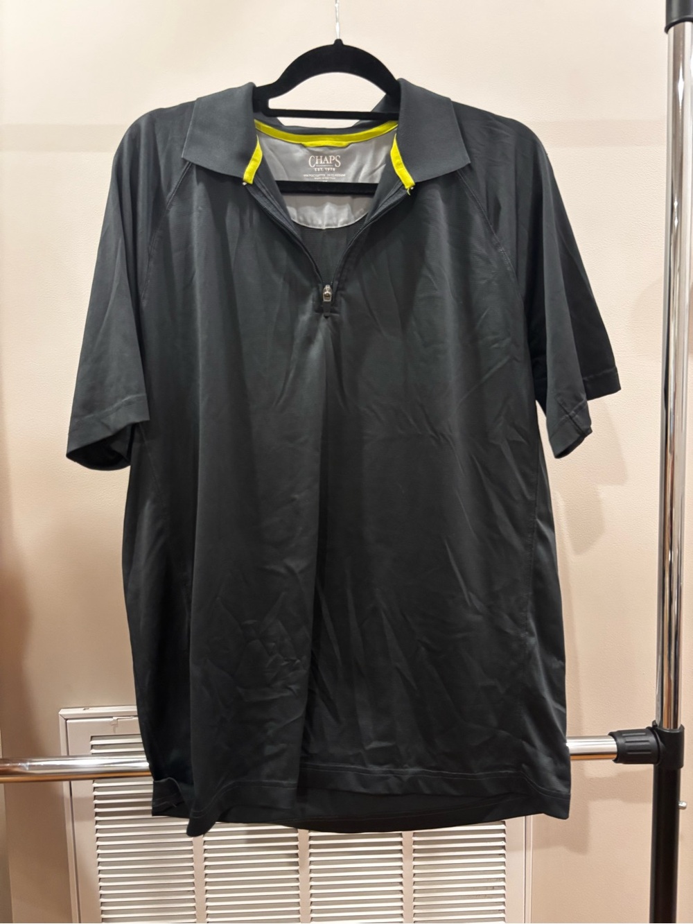 Chaps Men’s Black Short-Sleeve Button-Down Shirt with Yellow Trim